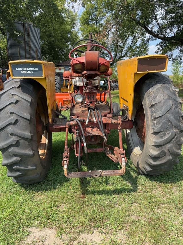 Image of International Harvester 560 equipment image 1