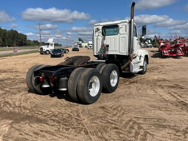 Image of Western Star 4700SF equipment image 4