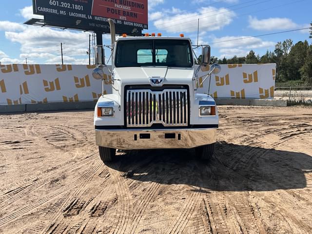 Image of Western Star 4700SF equipment image 1