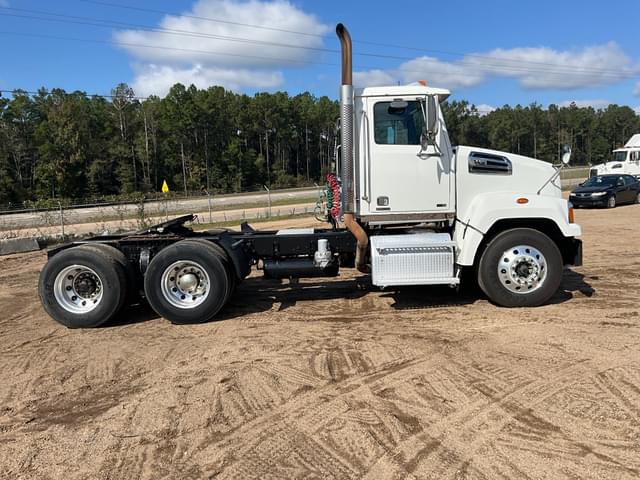 Image of Western Star 4700SF equipment image 3