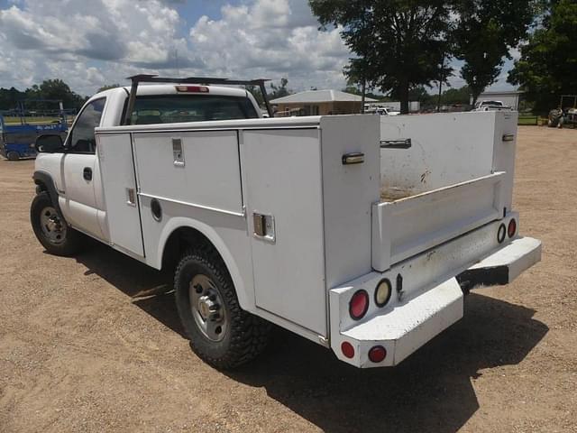 Image of Chevrolet 2500 equipment image 3