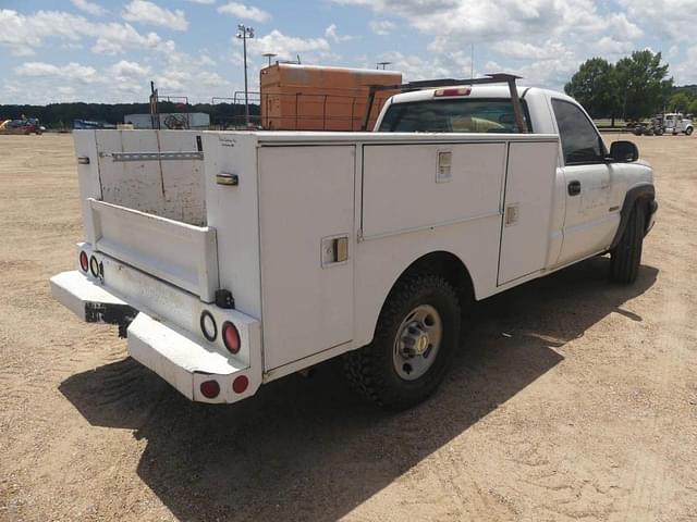 Image of Chevrolet 2500 equipment image 2