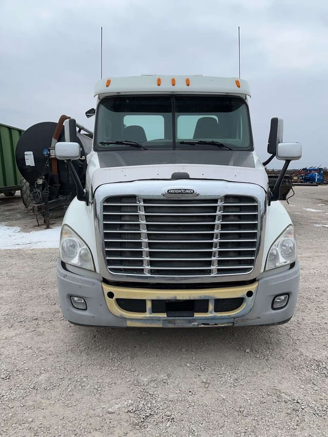 Image of Freightliner Cascadia 125 equipment image 2