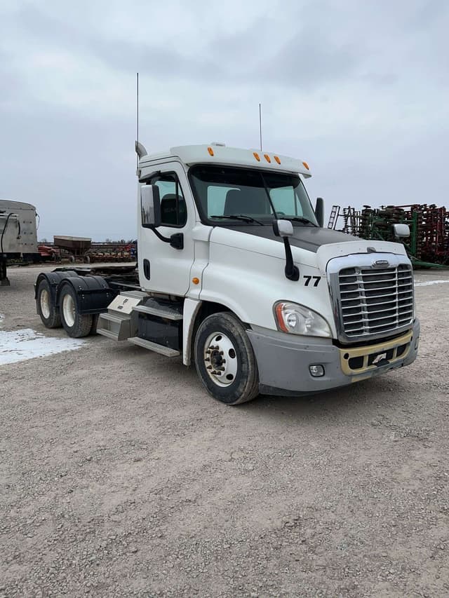 Image of Freightliner Cascadia 125 equipment image 3