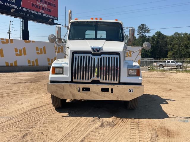 Image of Western Star 4700SF equipment image 1