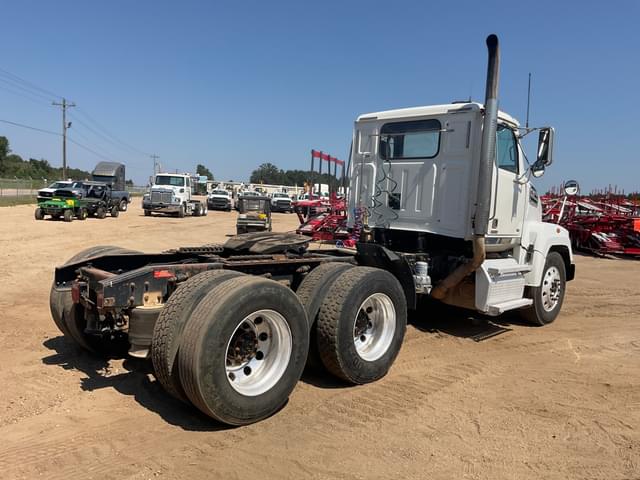 Image of Western Star 4700SF equipment image 4
