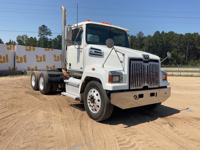 Image of Western Star 4700SF equipment image 2