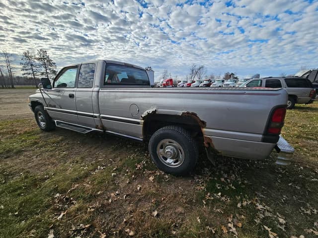 Image of Dodge Ram 2500 equipment image 2