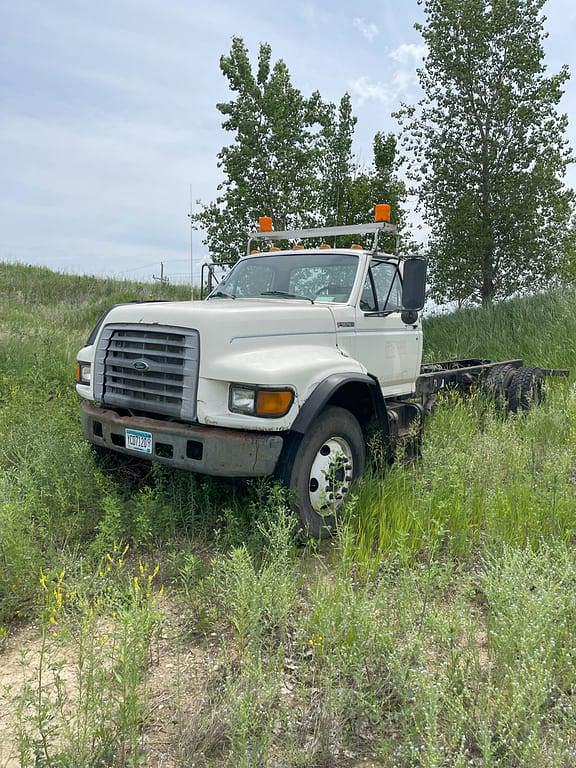 Image of Ford F-800 equipment image 1