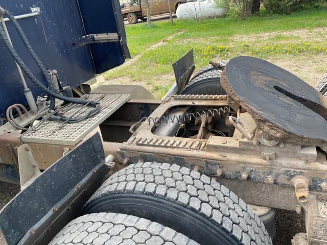 Image of Peterbilt 379 equipment image 2