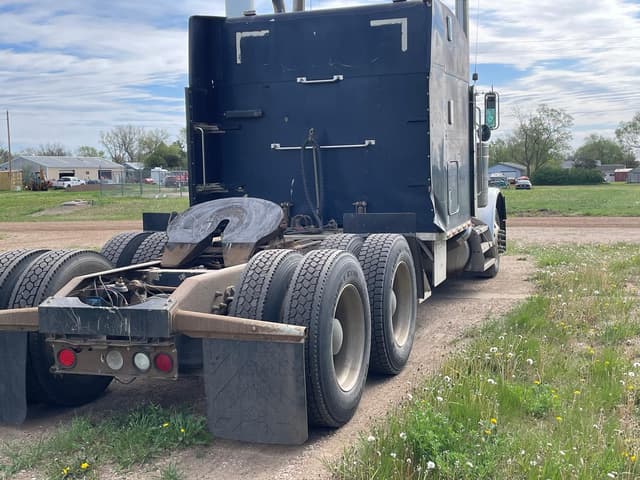 Image of Peterbilt 379 equipment image 1