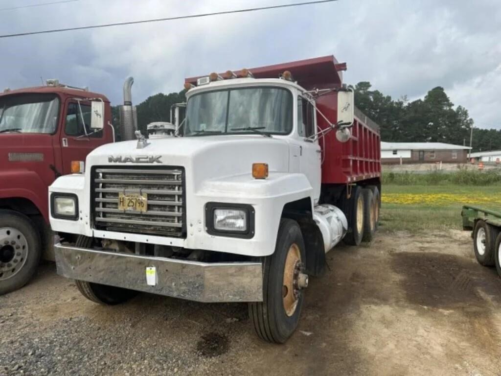 Image of Mack RD690S Primary image
