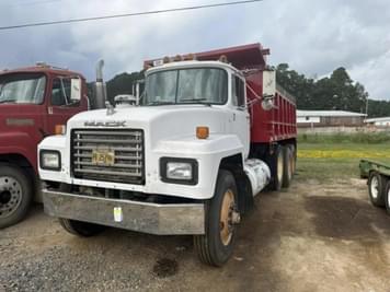 Main image Mack RD690S