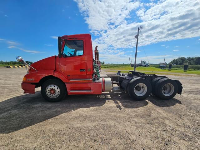 Image of Volvo VNL42T equipment image 1