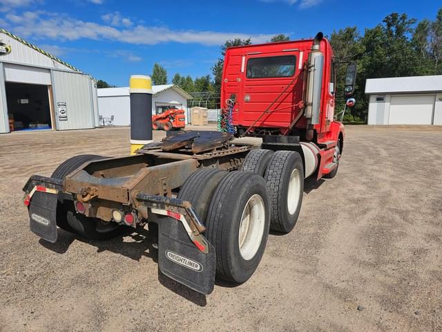 Image of Volvo VNL42T equipment image 4