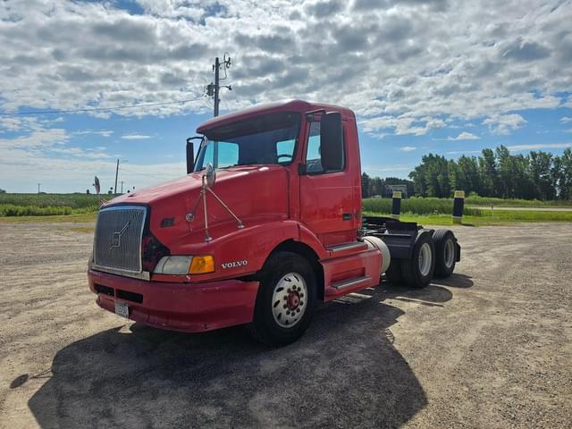 Image of Volvo VNL42T equipment image 4