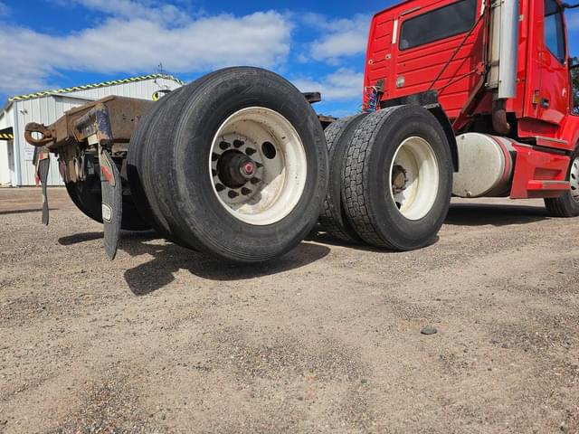 Image of Volvo VNL42T equipment image 3