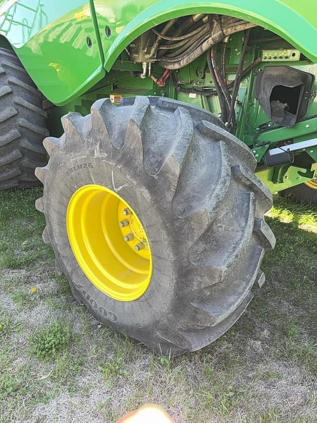 Image of John Deere S680 equipment image 2