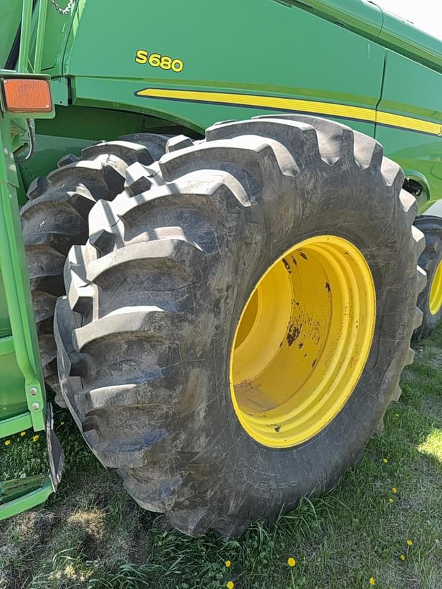 Image of John Deere S680 equipment image 1