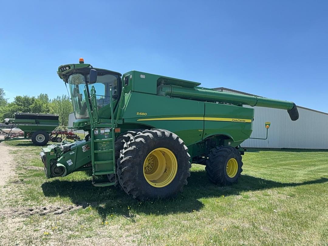 Image of John Deere S680 Primary image
