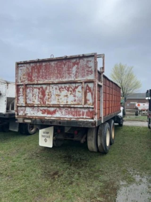 Image of International 1824 equipment image 2