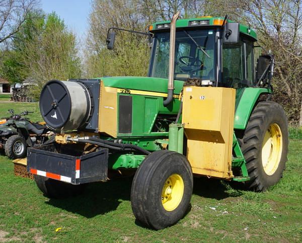 Image of John Deere 7210 equipment image 1