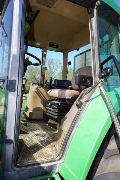 Image of John Deere 7210 equipment image 3