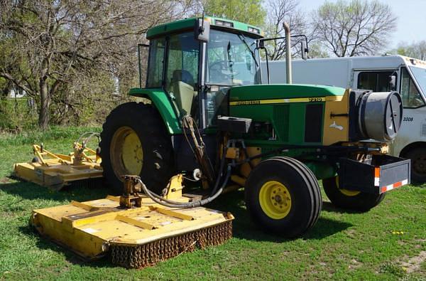Image of John Deere 7210 Primary image