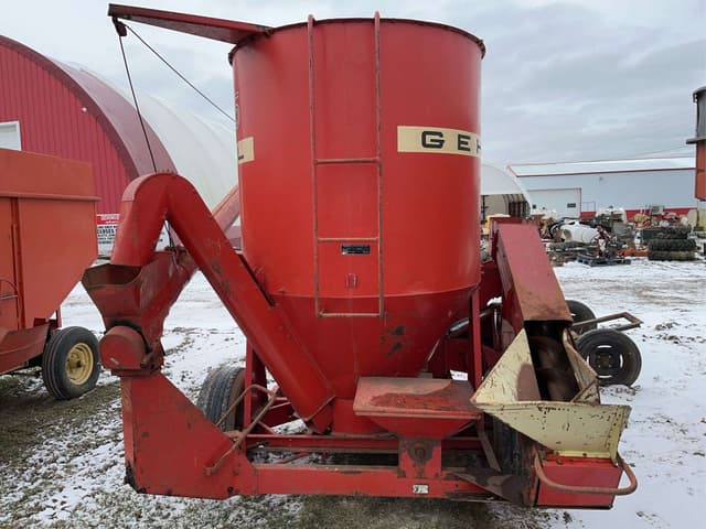 Image of Gehl 95 equipment image 2