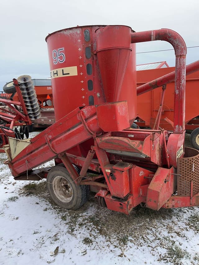 Image of Gehl 95 equipment image 1