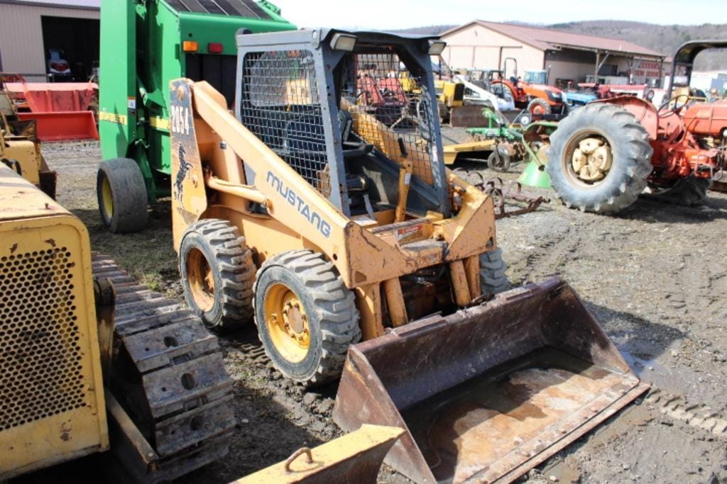 Mustang 2054 Equipment Image0