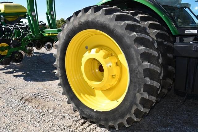 Image of John Deere 8335R equipment image 3