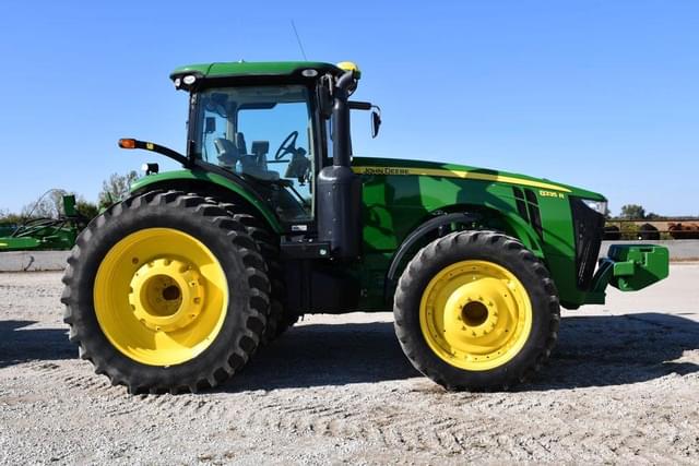 Image of John Deere 8335R equipment image 1
