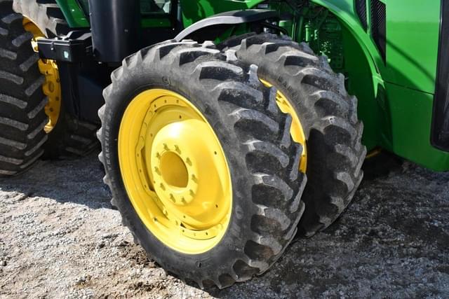Image of John Deere 8335R equipment image 2
