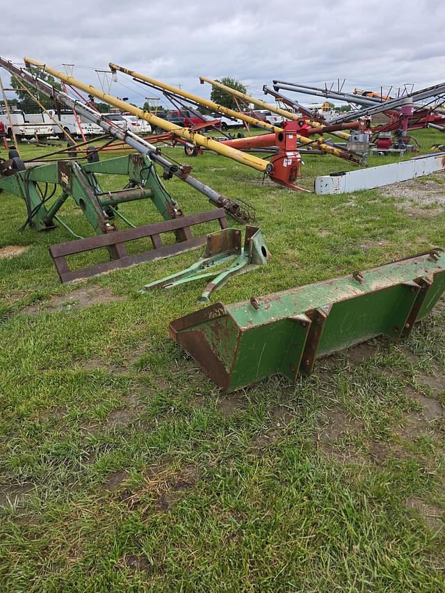 Image of John Deere 148 equipment image 2