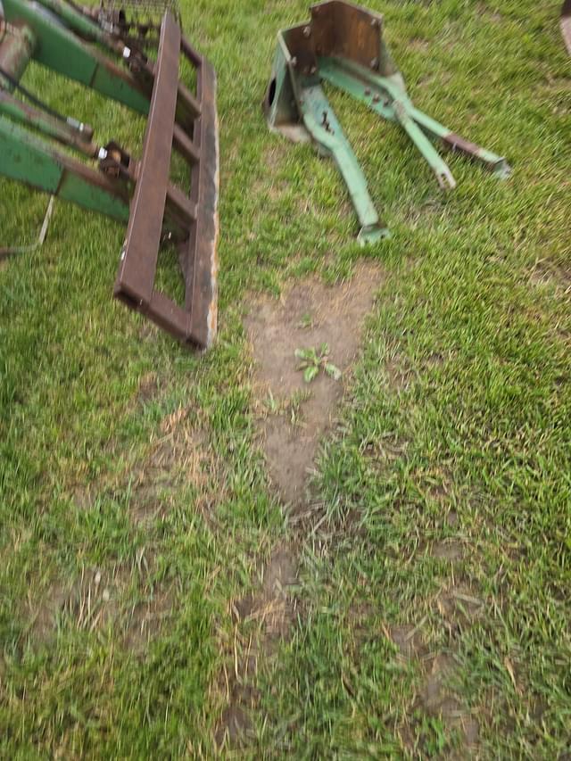Image of John Deere 148 equipment image 4