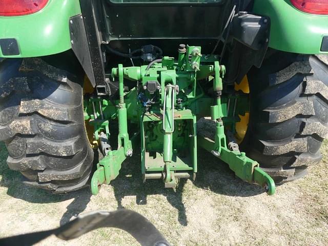 Image of John Deere 5065E equipment image 3