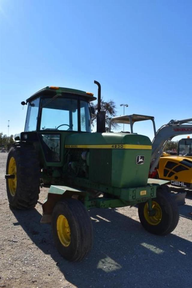Image of John Deere 4230 equipment image 1