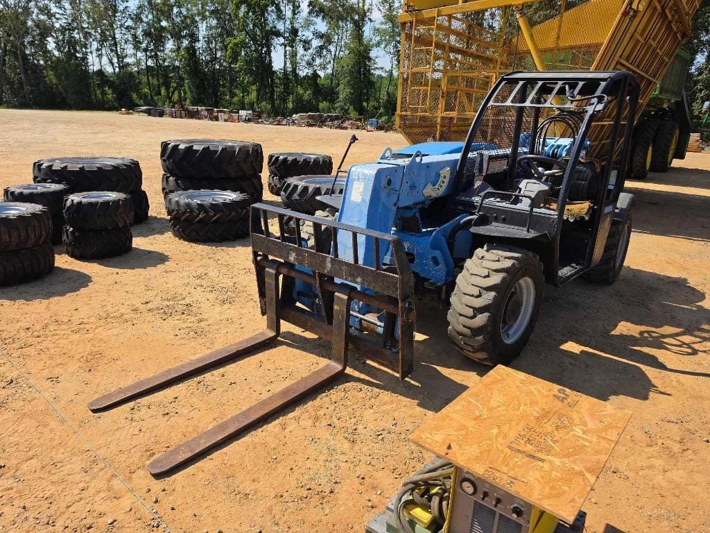 2018 Genie GTH-5519 Equipment Image0