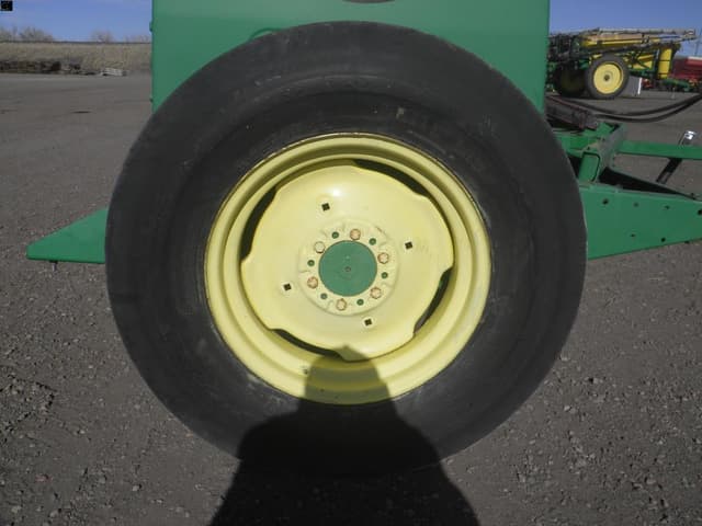 Image of John Deere 8300 equipment image 4