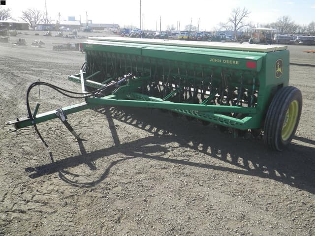 Image of John Deere 8300 equipment image 1