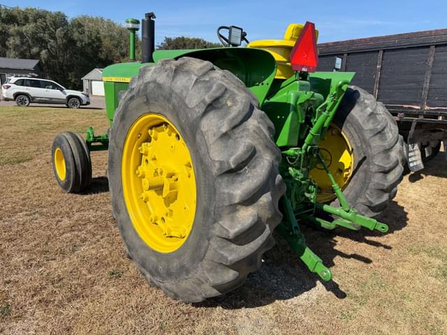 Image of John Deere 4020 equipment image 4