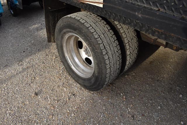 Image of Ford F-350 equipment image 3