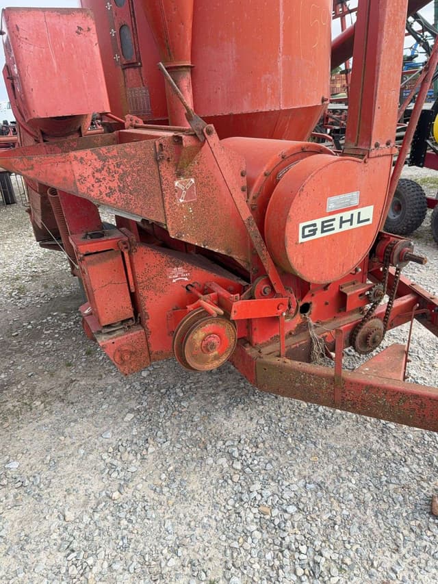 Image of Gehl 95 equipment image 2
