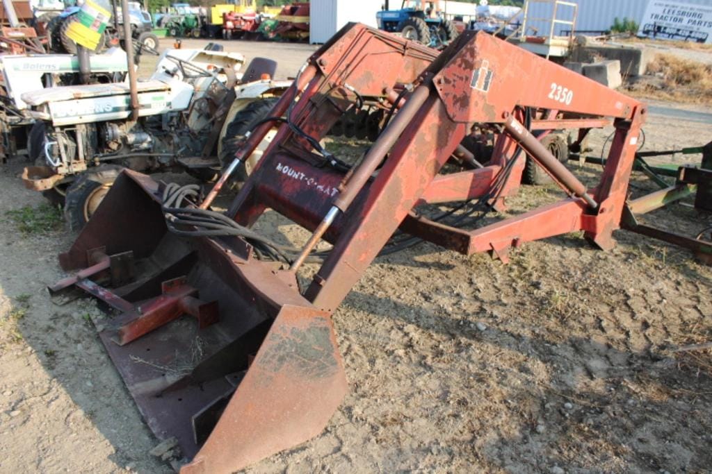 International Harvester 2350 Equipment Image0