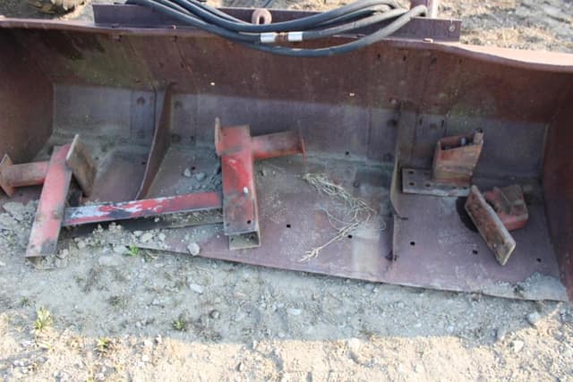 Image of International Harvester 2350 equipment image 3