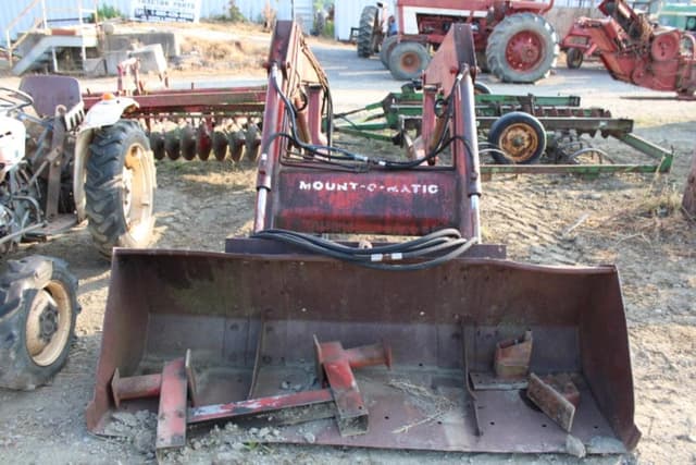 Image of International Harvester 2350 equipment image 1