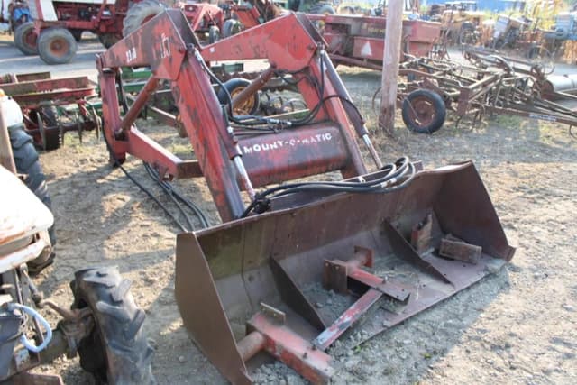 Image of International Harvester 2350 equipment image 2