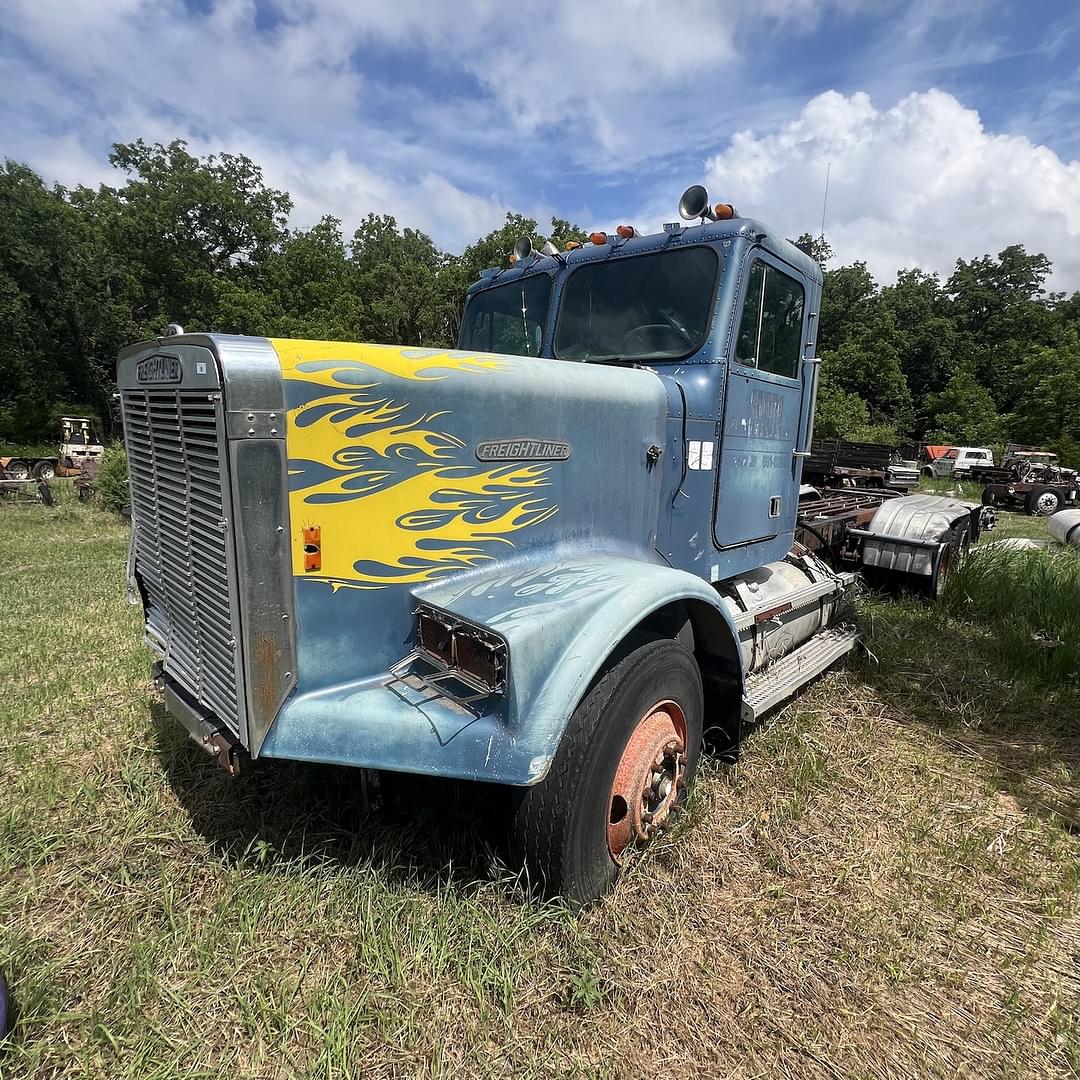 Image of Freightliner FLD120 Primary image