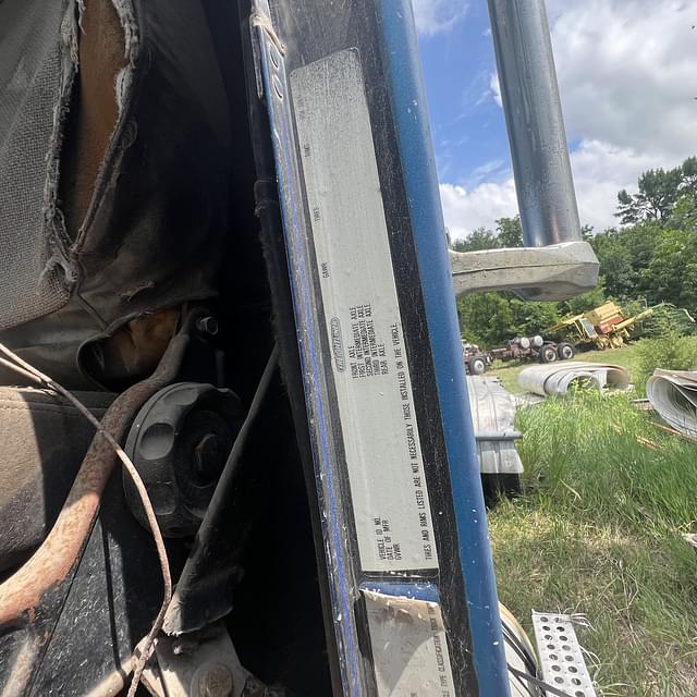 Image of Freightliner FLD120 equipment image 4